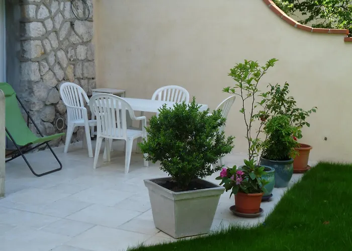 Gite Aux Minimes - Au Jardin Des Alouettes